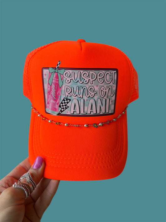 Neon Suspect Runs On Alani Trucker Hat And Chain🧡